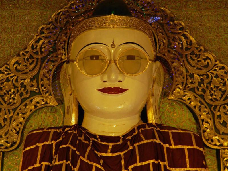 Buddha mit Brille