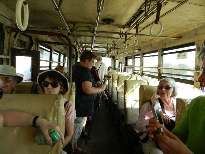 Im Inneren eines Linienbus in Yangon (Rangun)