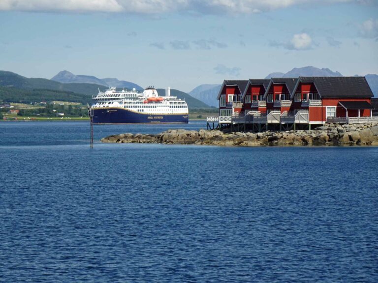 Stokmarknes, unser Schiff kommt