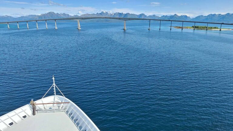 Schifffahrt Stokmarknes - Svolvaer, Hadselbrücke