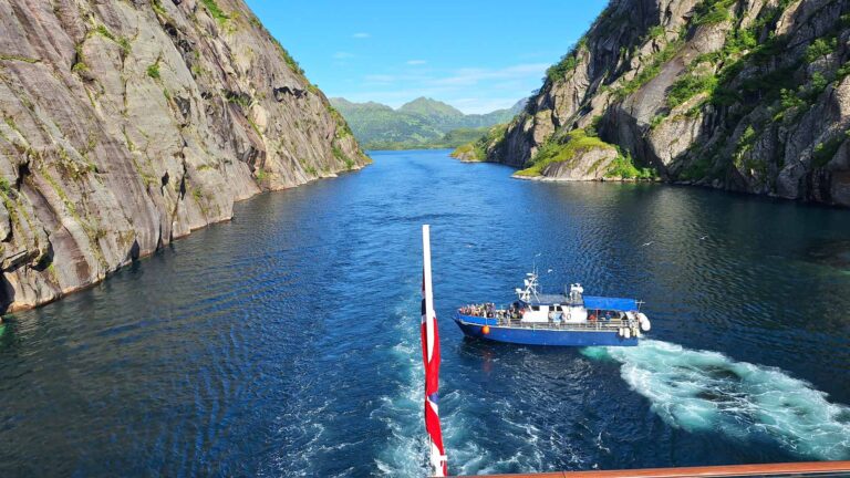 Schifffahrt Stokmarknes - Svolvaer, im Trollfjord