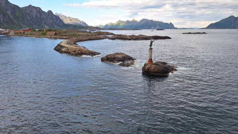 Leuchtturm Hafeneinfahrt in Svolvaer