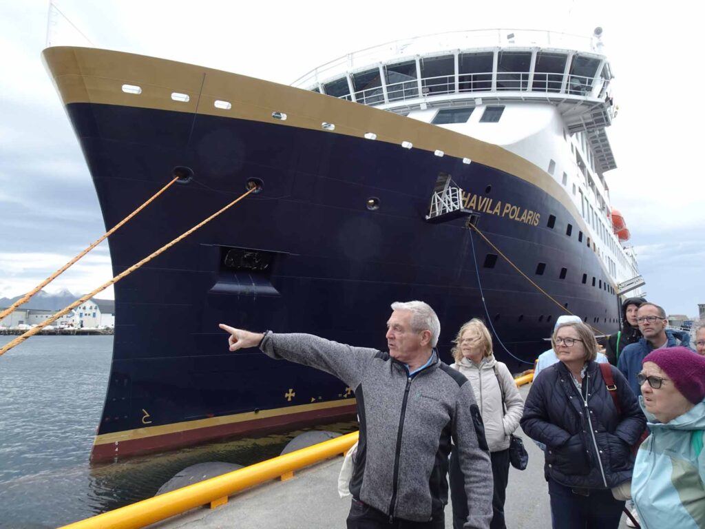 Svolvaer, Martin zeigt den Weg