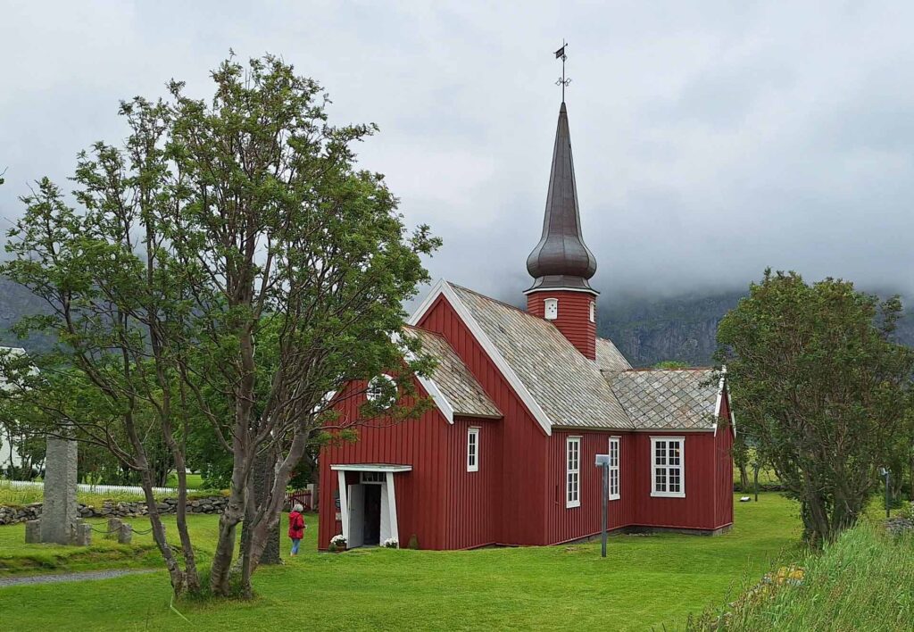Auf den Lofoten, die Falkstad-Kirche