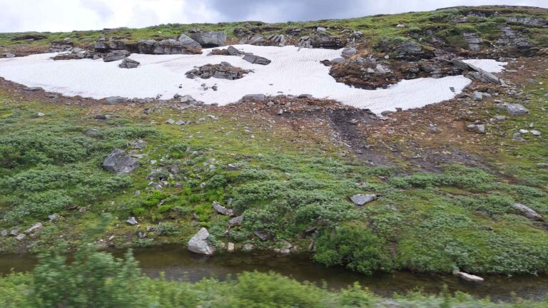 Fahrt von Alta nach Honningsvåg, Schneefeld
