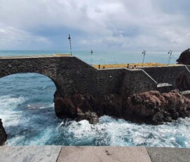 Brücke bei Ponta do Sol mit Atlantik