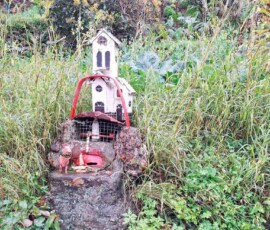 Miniaturkirche mit Turm an der Levada do Caniçal