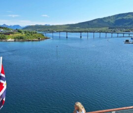 Stokmarknes mit Brücke