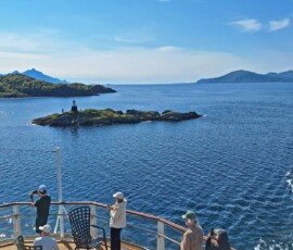 Schifffahrt Stokmarknes - Svolvaer, Insel Ersholman