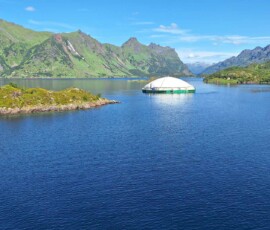 Schifffahrt Stokmarknes - Svolvaer, eine Fischzucht