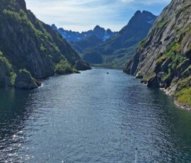 Schifffahrt Stokmarknes - Svolvaer, im Trollfjord