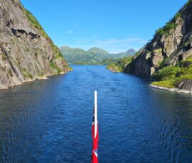 Schifffahrt Stokmarknes - Svolvaer, im Trollfjord