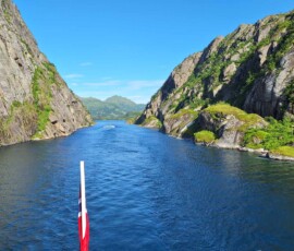 Schifffahrt Stokmarknes - Svolvaer, im Trollfjord