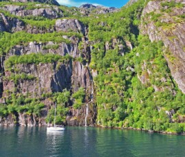 Schifffahrt Stokmarknes - Svolvaer, im Trollfjord