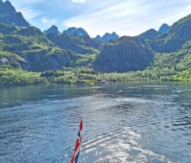Schifffahrt Stokmarknes - Svolvaer, im Trollfjord