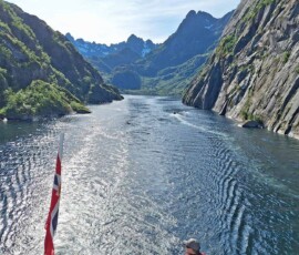 Schifffahrt Stokmarknes - Svolvaer, im Trollfjord