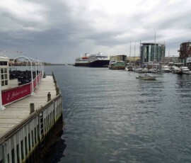 Unser Schiff im Hafen von Svolvaer